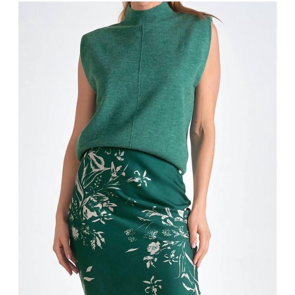 NWOT ELAN Chelcie Green Sweater Vest Size M